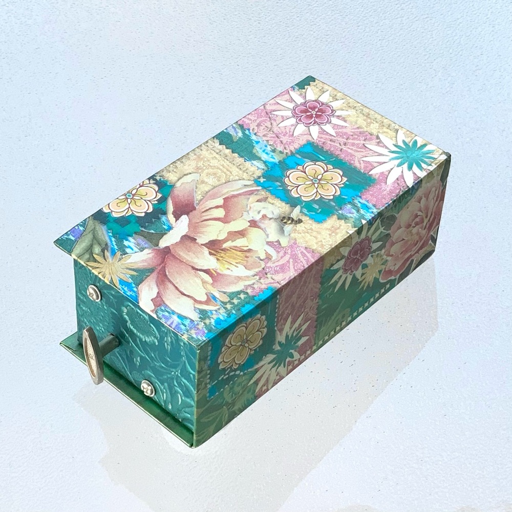 Punch Studio Jasmine Soap Bar and Blue Danube Music Box Gift Set - Picture 4 of 7